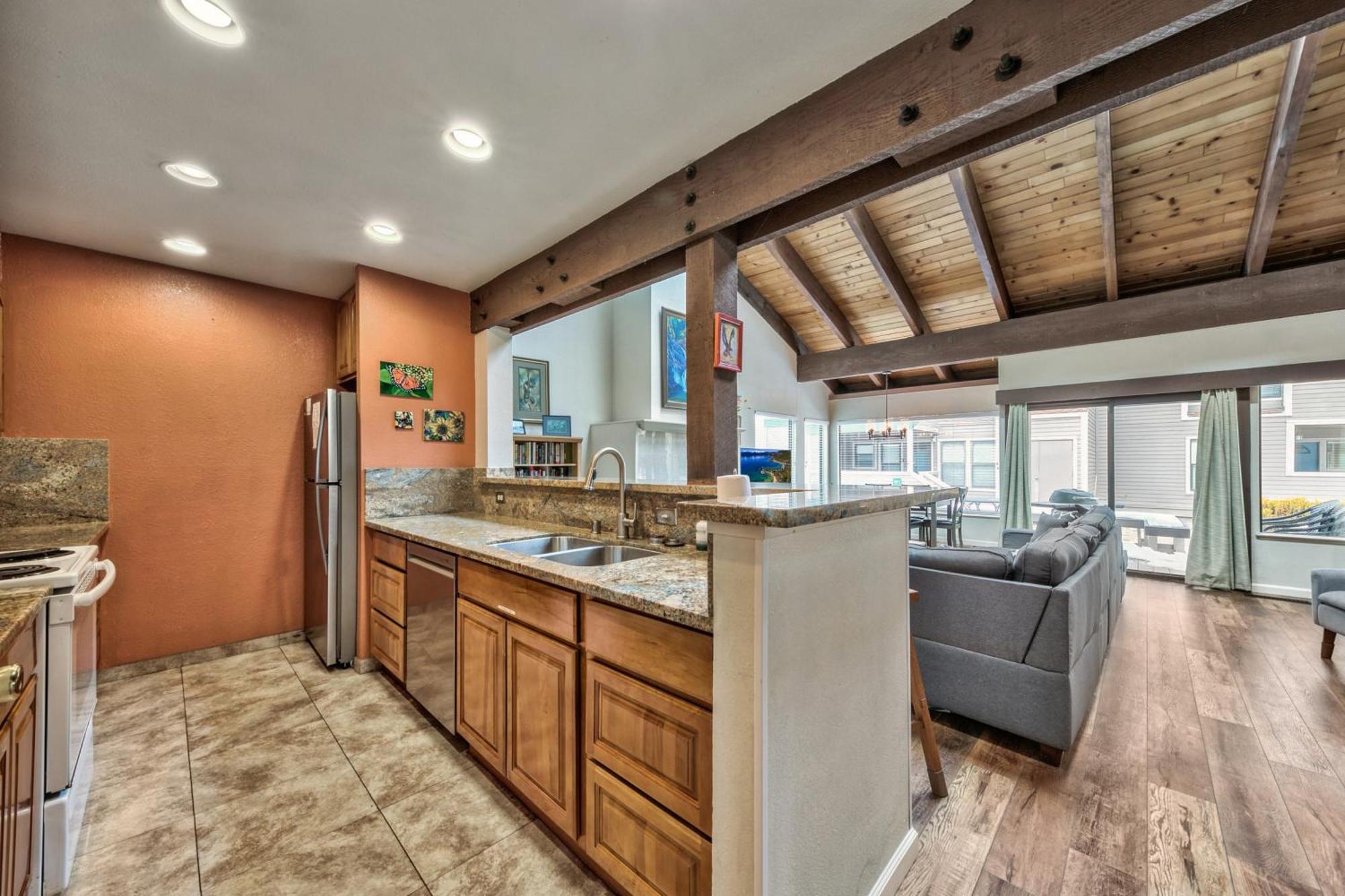 Lakeland Village 603 Lakeview - Tahoe-steps To